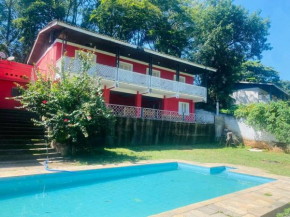 Chácara com Piscina e Amplo Quintal